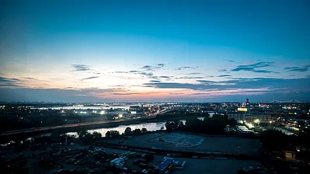 Sold by Silverstone Group USA Corp.