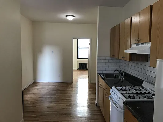 Rented by Salon Realty Corp | media 17