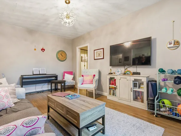 56-05 31st Avenue image 4 of 16