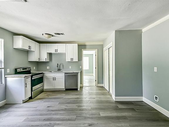 4th image of 4318 1st St #A
