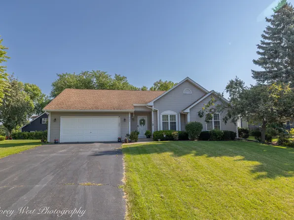300 Hankes Rd, Sugar Grove, IL 60554