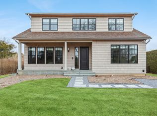 (Undisclosed Address), Southampton, NY 11968