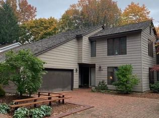 12628 Cedar Rd, Cleveland Heights, OH 44106