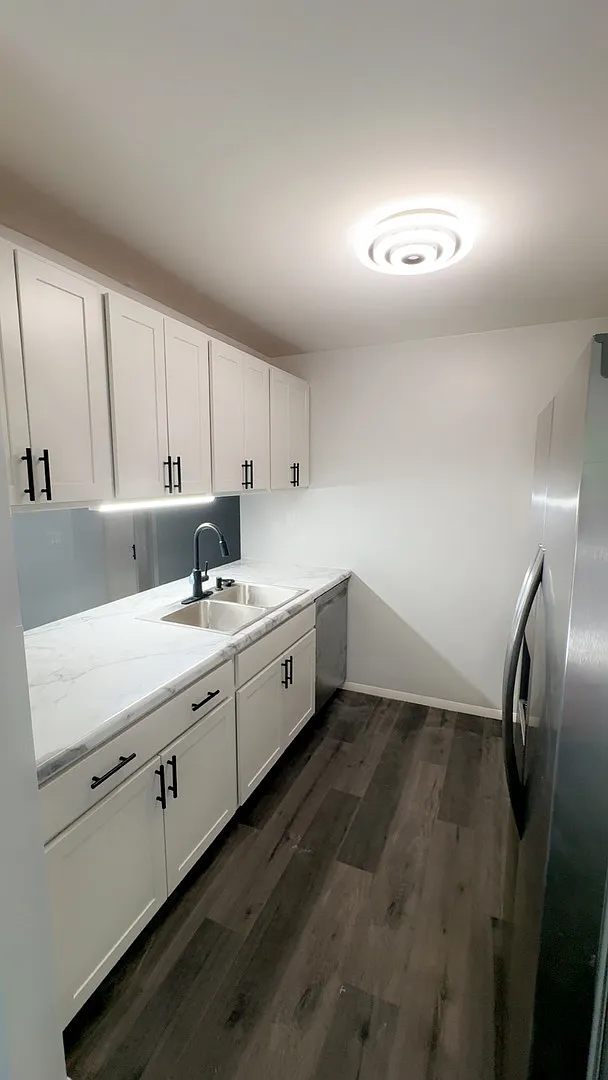 5 bed, 1200 sqft, $3,500 — Photo 2