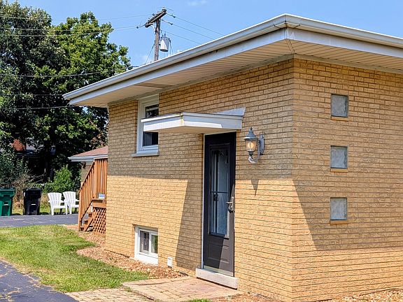 2nd image of 3038 Buckingham Ave
