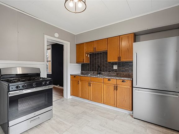 4th image of 7910 Saint Lawrence Ave