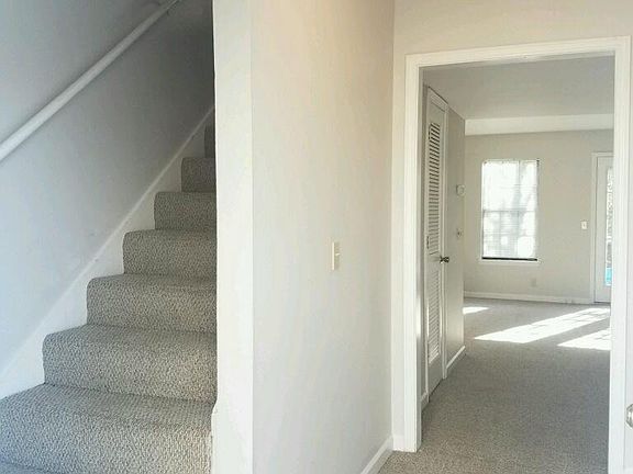 3rd image of 617 Alison Ct
