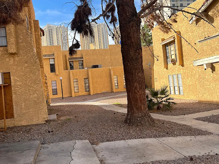 4640 Koval Ln #D — Photo 38