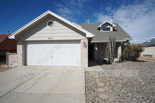 637 Woodcrest Ln Photo 1
