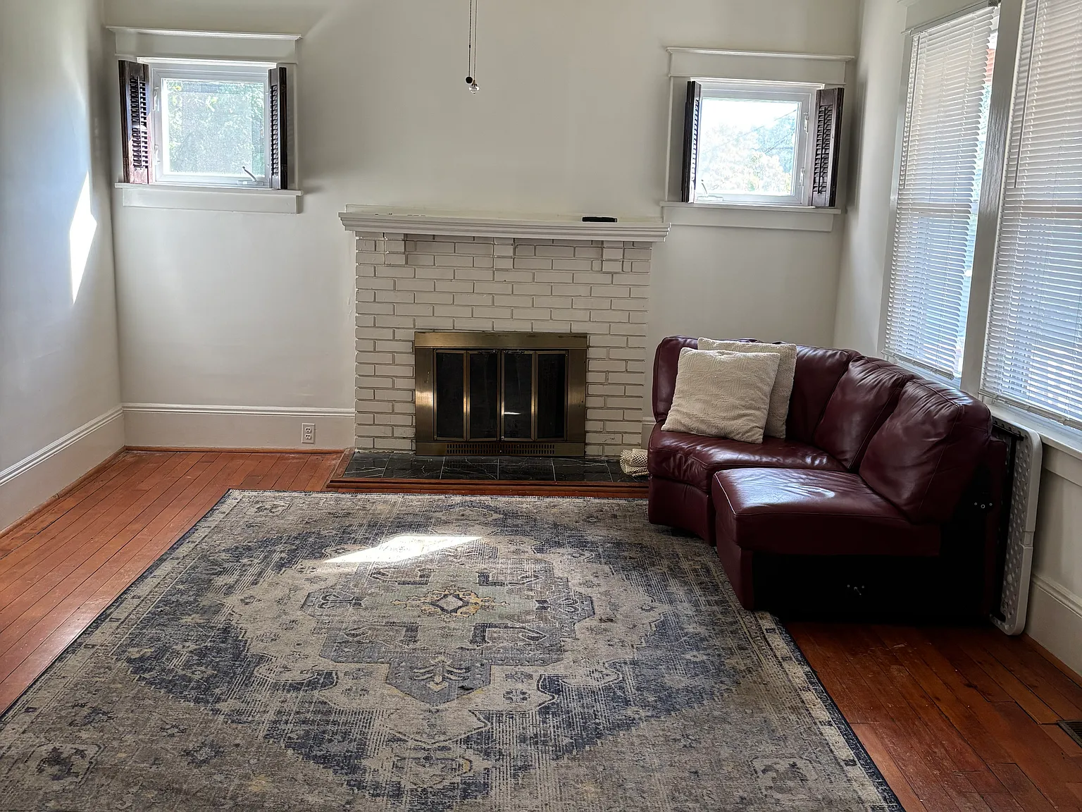 5 bed, 2400 sqft, $5,600 — Photo 3
