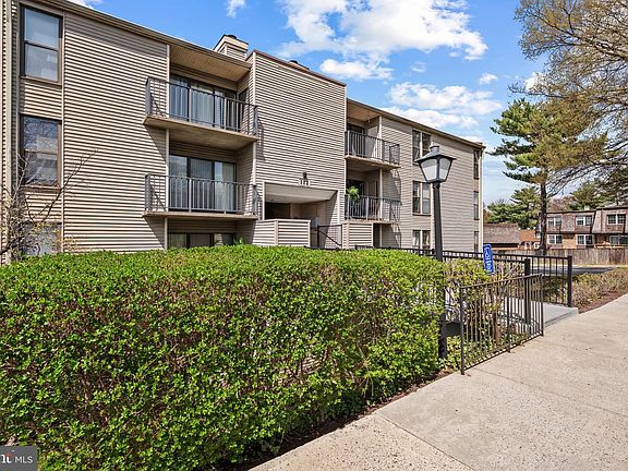 2nd image of 112 Duvall Ln APT 302