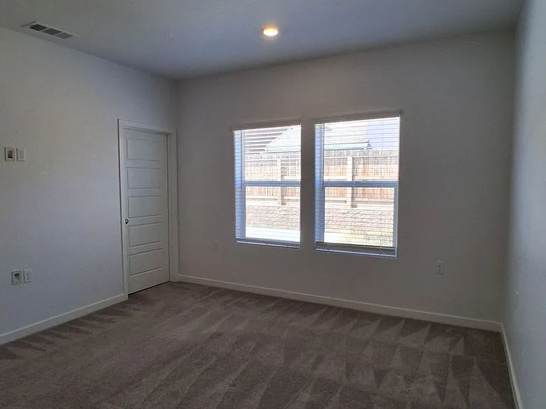 7046 W Willis Ave — Photo 10