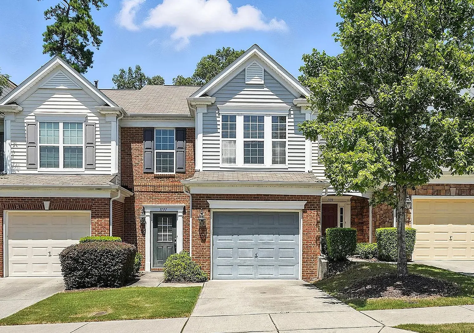 Charming 3BD, 2.5BA Cary Townhome in a Prime Location Near Shopping, Dining, Interstates, and RDU... — Photo 2