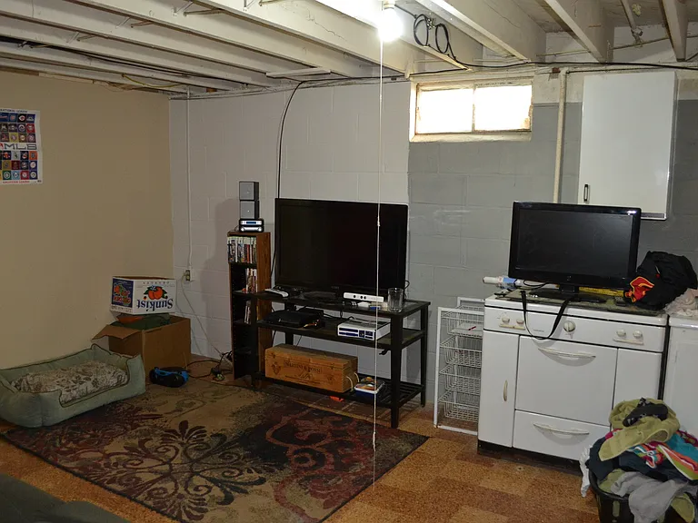 322 Webster St — Photo 26
