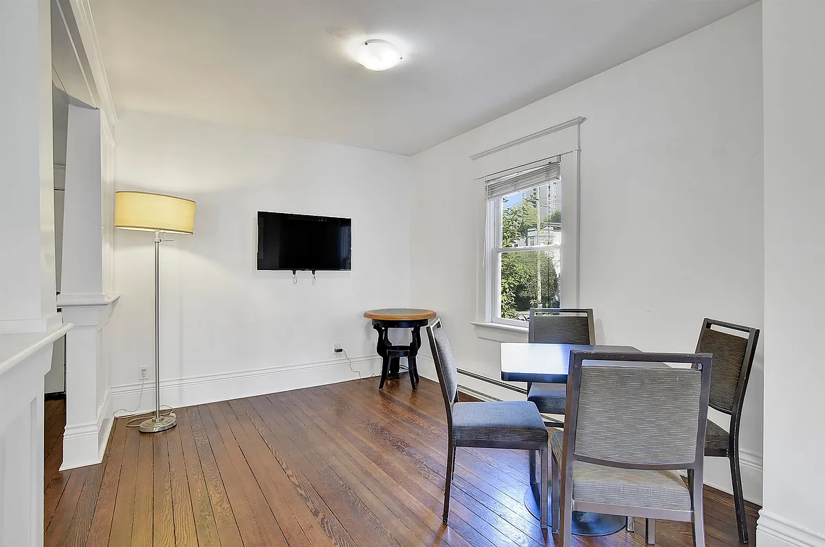 Building Photo - 1517 Comox St #2
