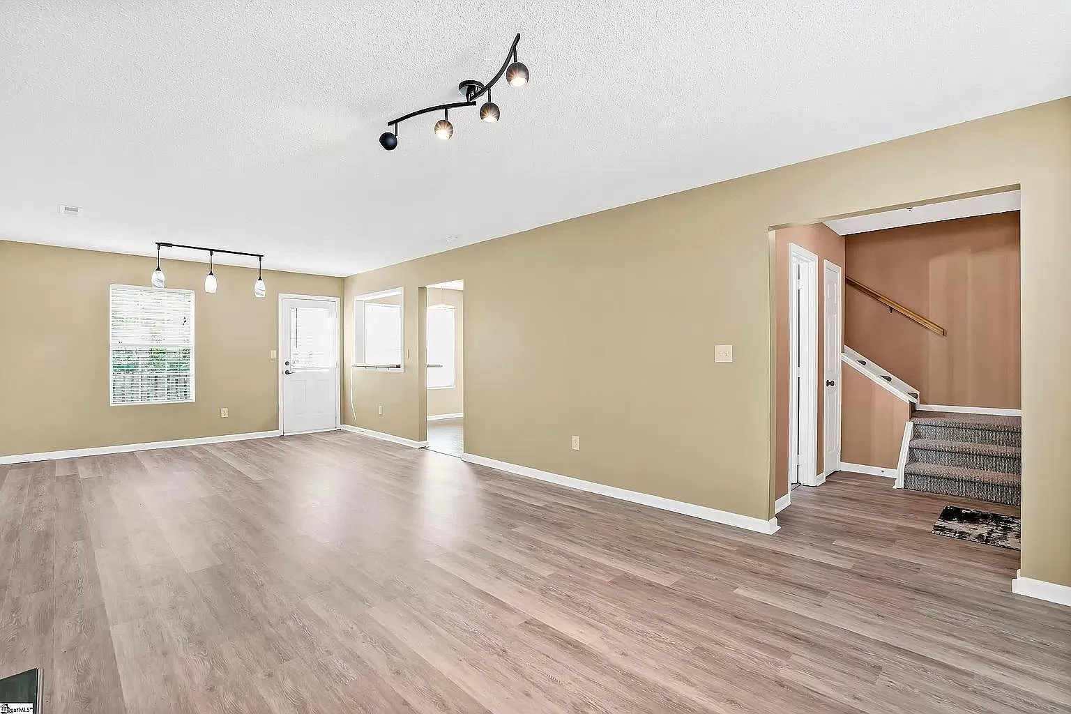 70 Hayfield Ln — Photo 4