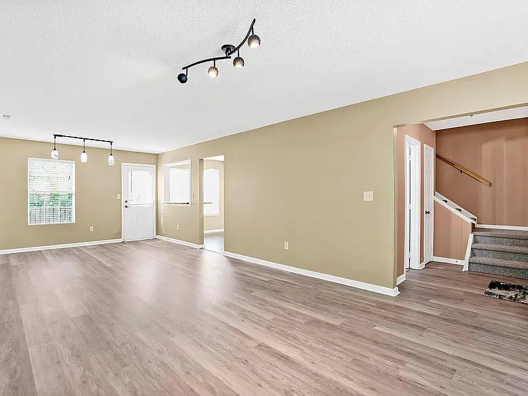 70 Hayfield Ln — Photo 4