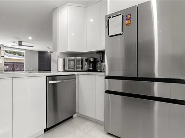 801 NE 1st St #Townhouse 9, Fort Lauderdale, FL 33301
