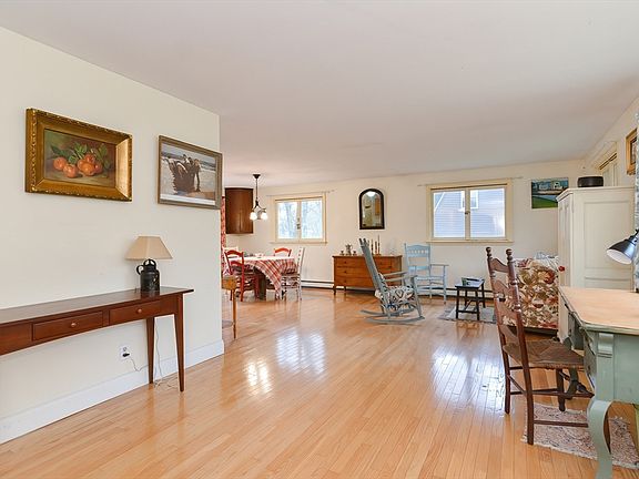 3rd image of 8 McKays Dr
