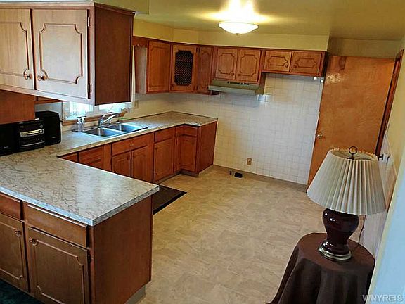 4th image of 34 Caprice Dr