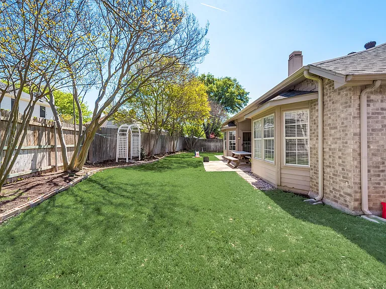 7404 Catlow Ct — Photo 30