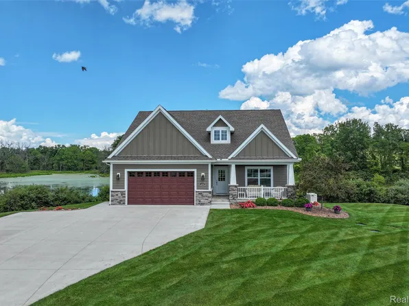 4800 Chestnut Springs Dr, Howell, MI 48843