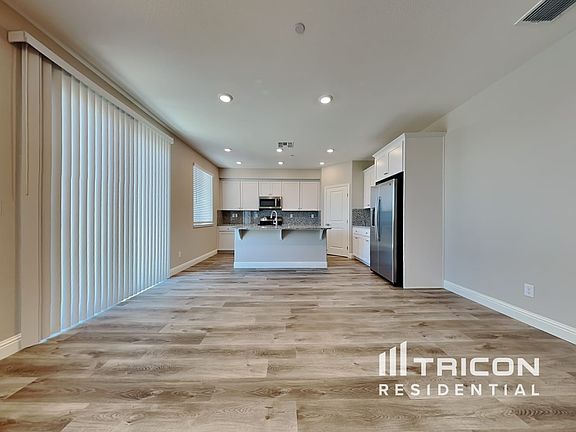 3rd image of 2049 Comstock Ln
