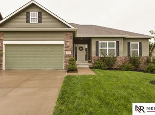 10046 Shannon Rd, La Vista, NE 68128