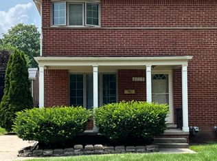 2715 Oliver Rd, Royal Oak, MI 48073