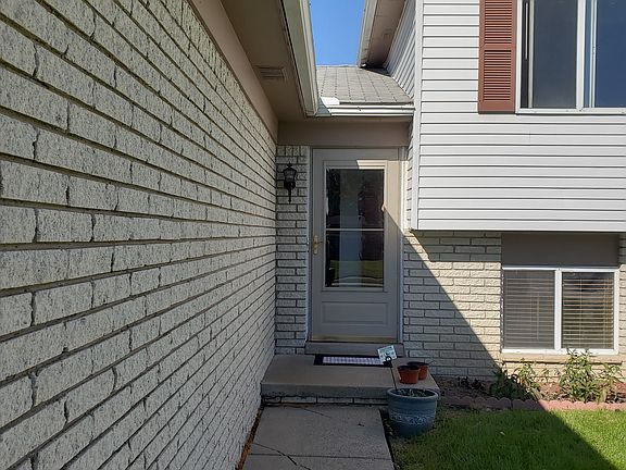 2nd image of 2923 Continental Dr
