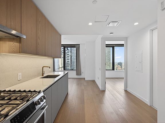 2nd image of 3 Court Sq APT 3305