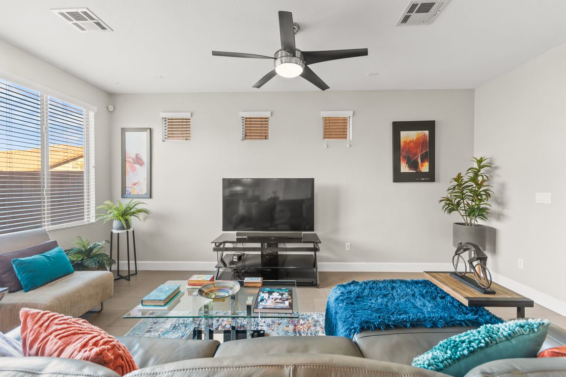 next background image