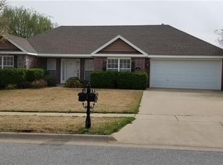 1604 N Corsica Dr, Fayetteville, AR 72704