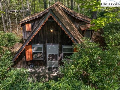 91 Oak Moore Drive, Newland, NC, 28657