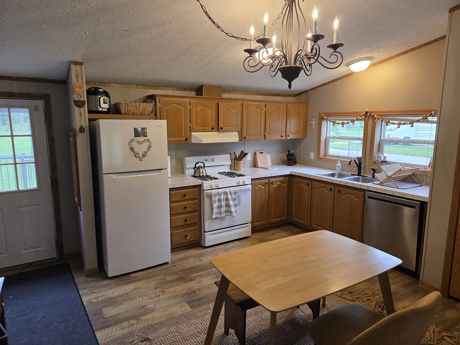 3 bed, 1100 sqft, $1,200 — Photo 4