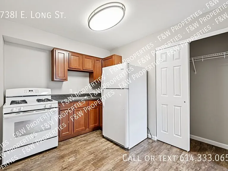 1738I E Long St — Photo 59