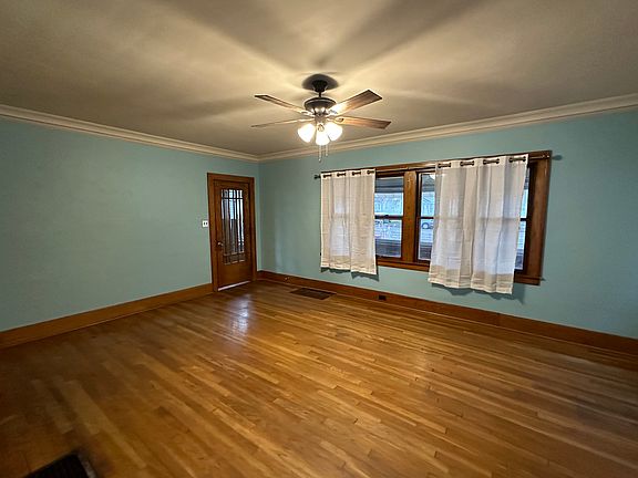 5th image of 903 Lake Michigan Dr NW #1