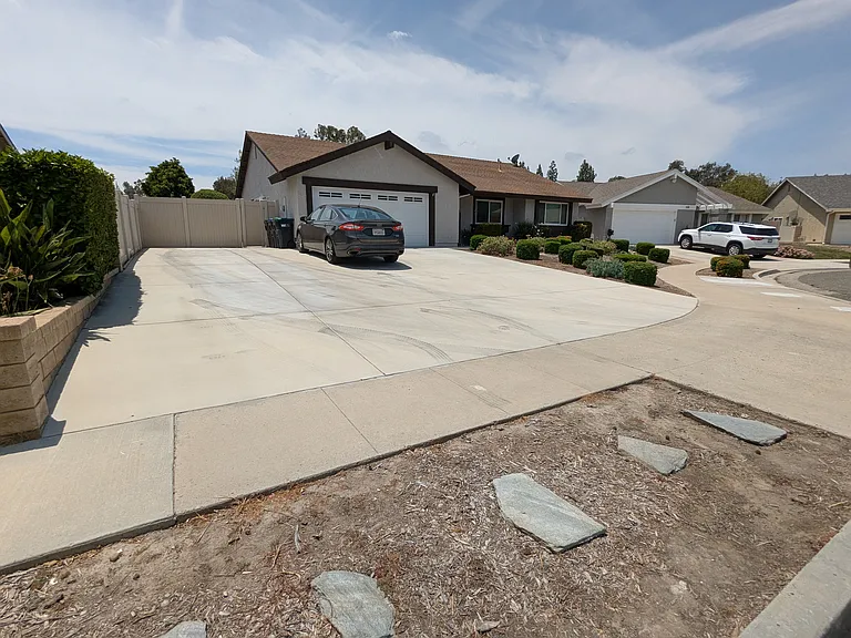 1146 Hudson Ct — Photo 5