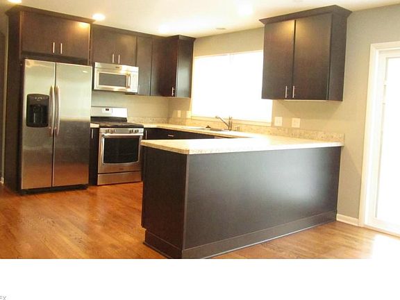 5th image of 295 Oxford Dr