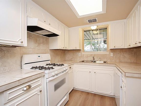 5th image of 3714 Marquita Ln
