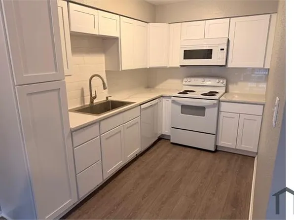 905 19th St #11, Galveston, TX 77550
