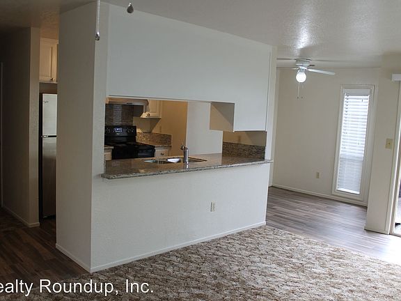 5th image of 2517 Bonnie Ln