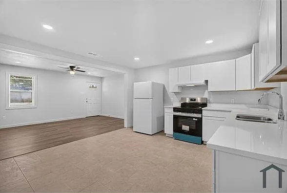 4 bed, 1398 sqft, $2,100 — Photo 2