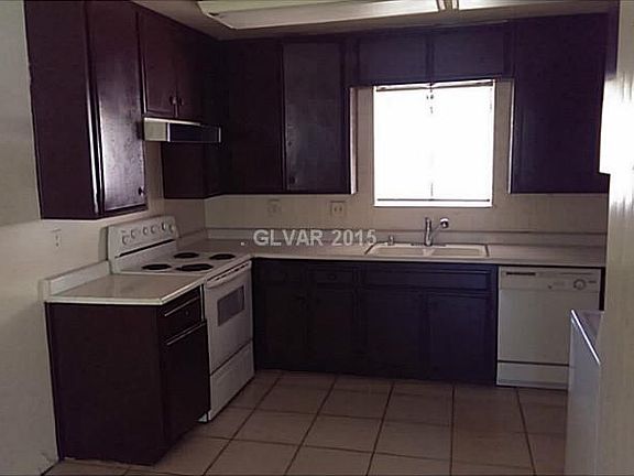 5th image of 203 Greenbriar Townhouse Way