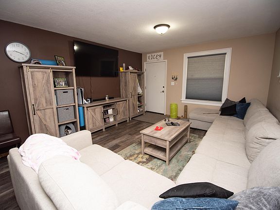 4th image of 621 1st Ave