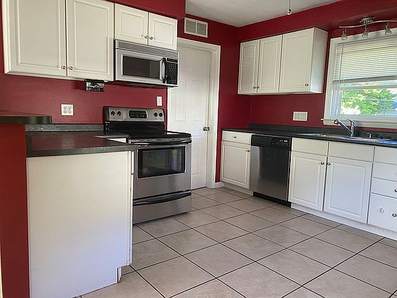 3rd image of 60 Dorothea Ave