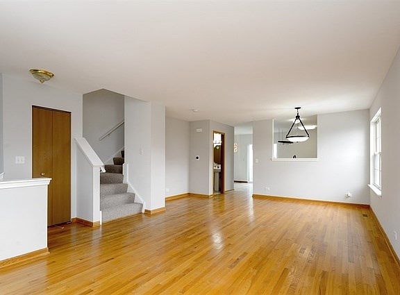 4th image of 471 Holiday Ln #471