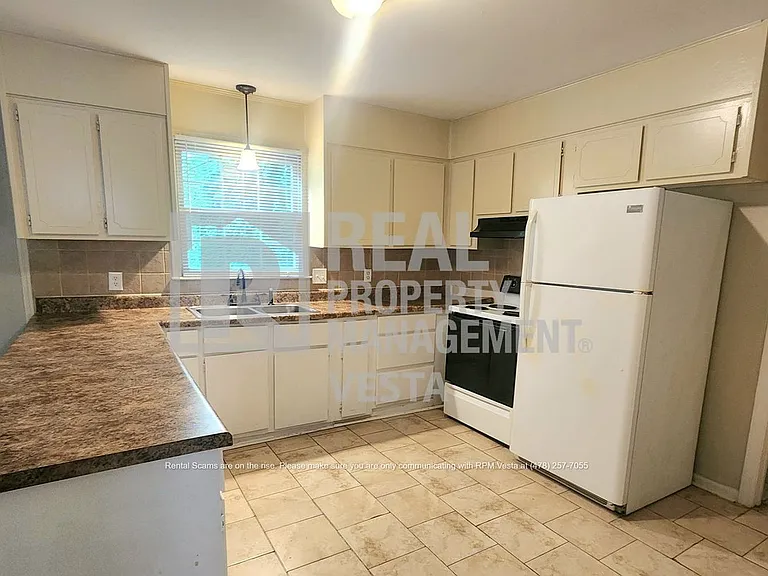247 Riley Ave #B — Photo 4