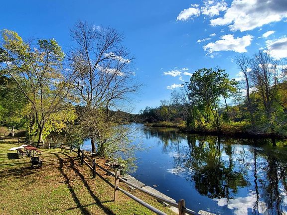 Welcome to beautiful Falls Mills living!!