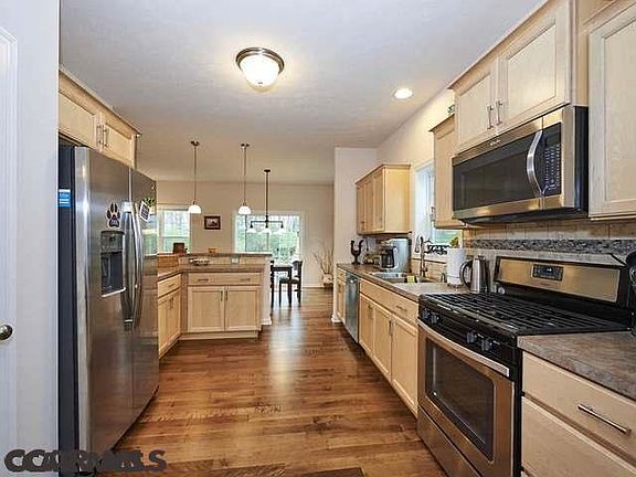 4th image of 1728 Woodledge Dr